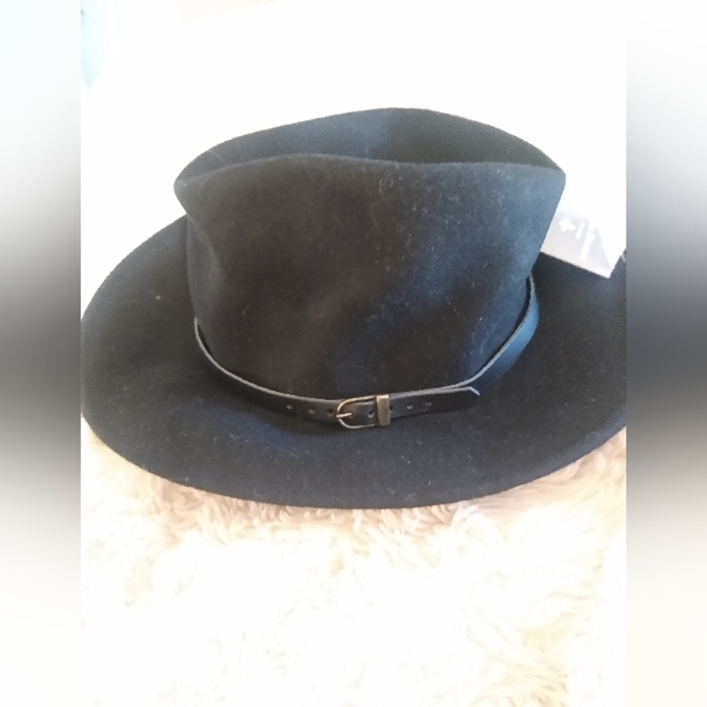 Gelso Bianco Women's Black 100% Wool Hat